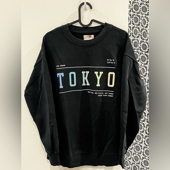 Zara Graphic Crew Neck - Picture 1 of 1